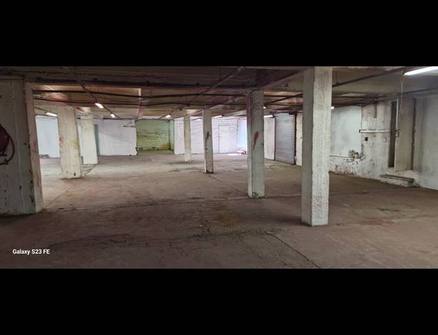 1,700M² WAREHOUSE FOR SALE IN VILLAGE MAIN